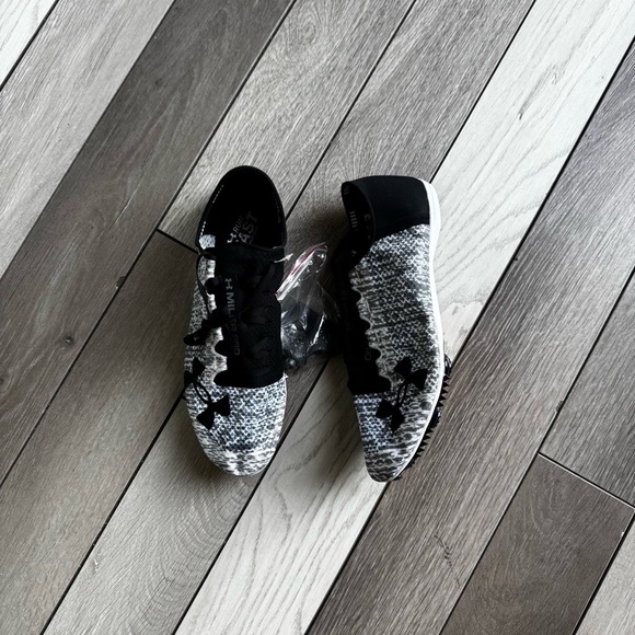 Under Armour Miler Pro Mens Speedform Black White Track Shoes - Picture 1 of 8